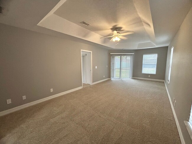 Building Photo - Spacious 4 Bedroom Home with 3 Car Garage,...