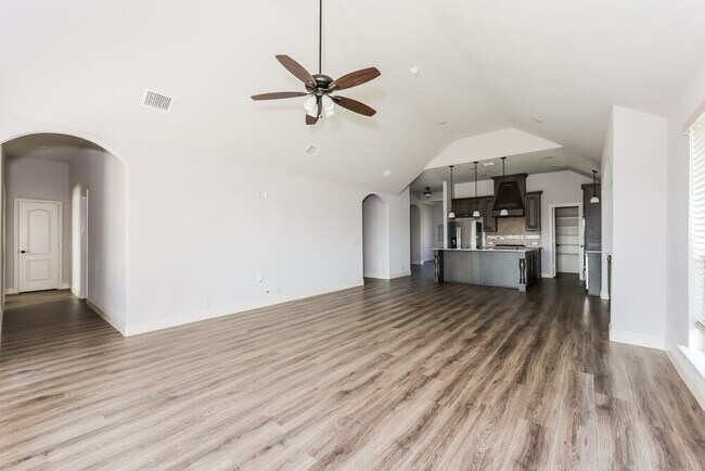 Foto del edificio - 1024 English Oak Dr