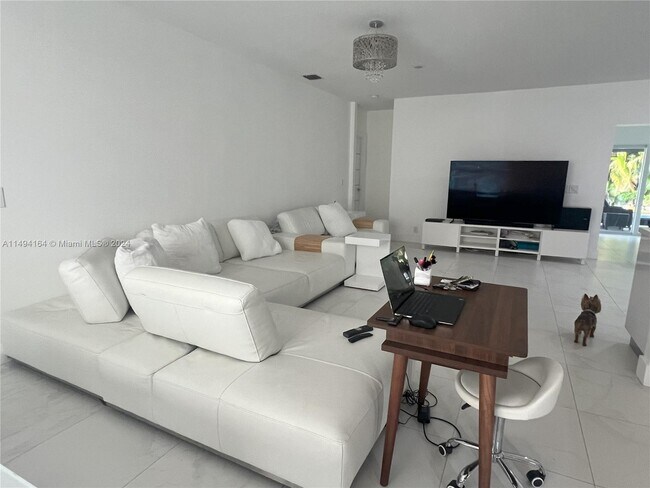 Foto del edificio - 13621 SW 16th St