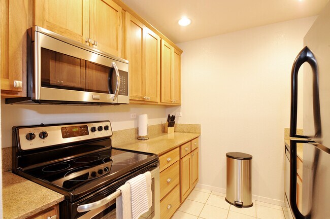Foto del edificio - Fully Furnished 3 Bedroom Condo at San Mateo