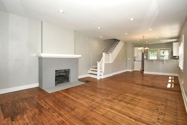 Building Photo - Updated 3 Bedroom Home