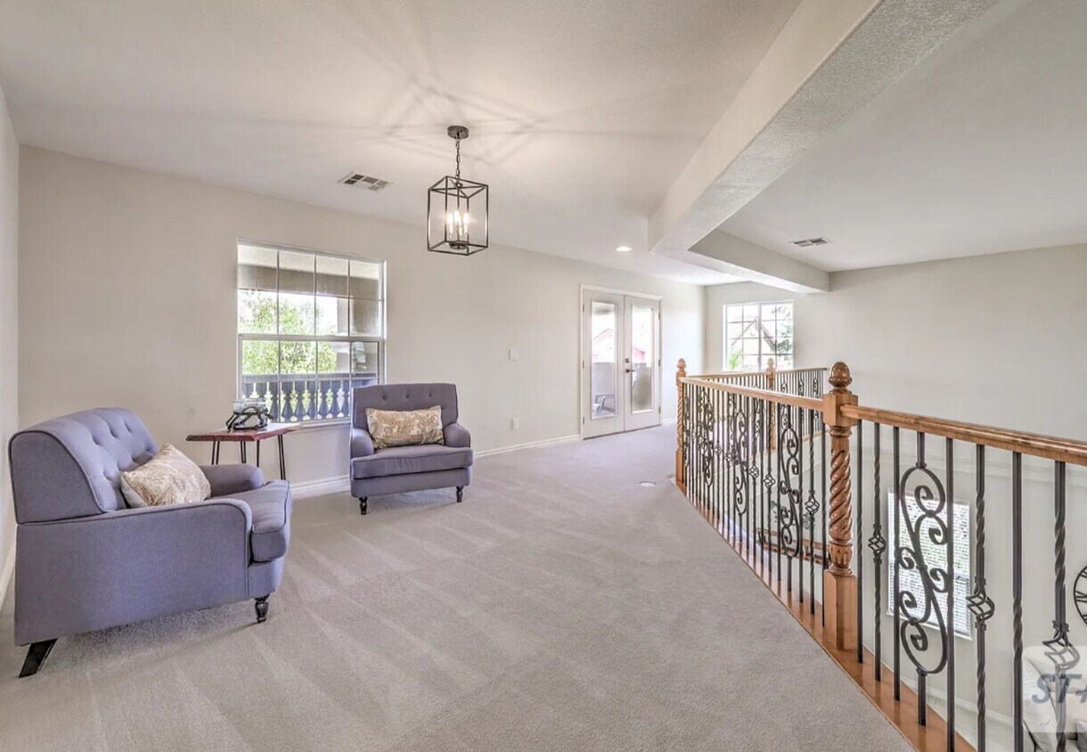 Foto del edificio - Exceptional rental opportunity in a gated community near Lone Mountain and Summerlin!