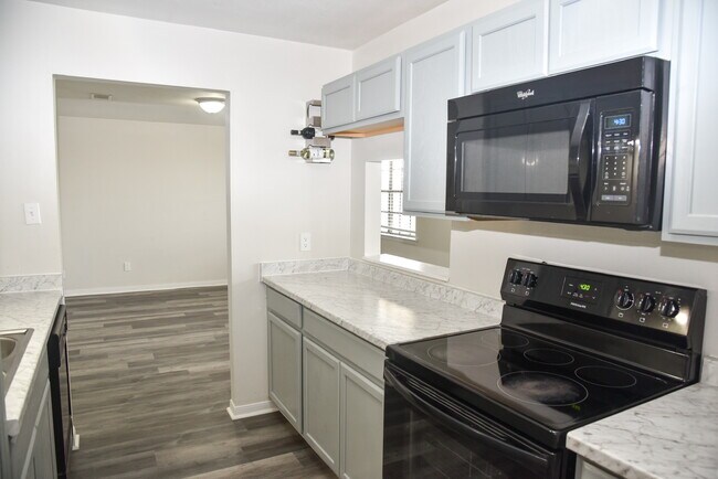 Building Photo - 700 Navarro Dr