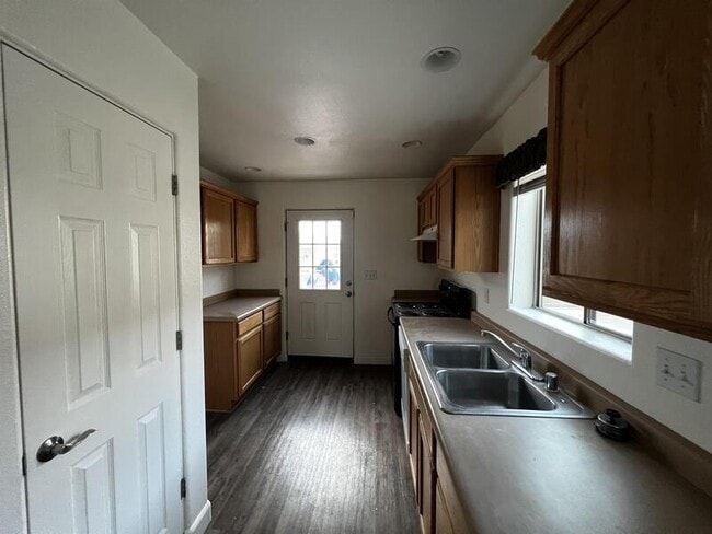 Building Photo - 2409 Stonebridge Dr