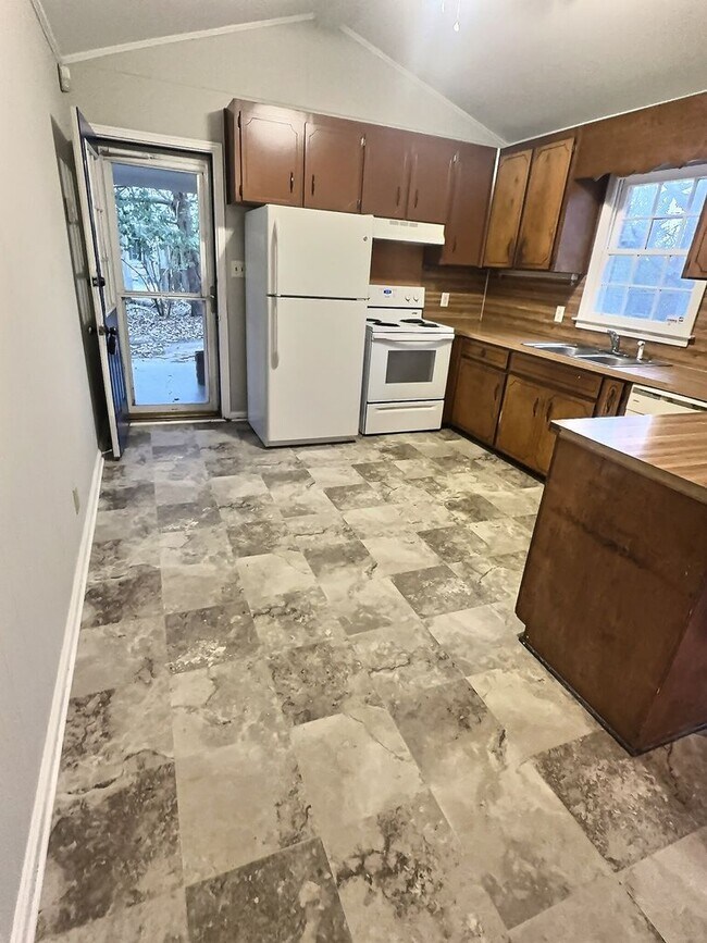 Foto del edificio - For Rent in Montgomery! First month's rent...