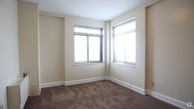 Habitación - 1HAB, 1BA - 913 ft² - 610 - ROYAL YORK APARTMENTS, LLC