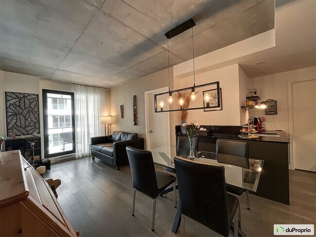 Photo du bâtiment - 738 Rue Saint-Paul