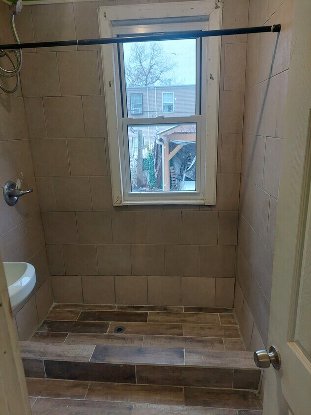 bathroom - 728 Alabama Ave