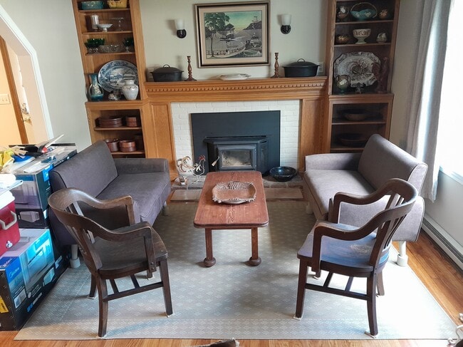 Building Photo - 26 Queensbury Dr