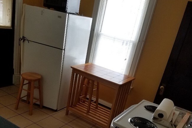 Kitchen - 1706 E Gibson St