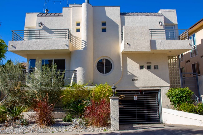 Photo - 627 N Sweetzer Ave Townhome