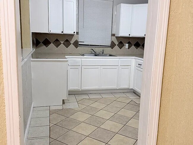 Building Photo - 1109 Wedgewood Cir