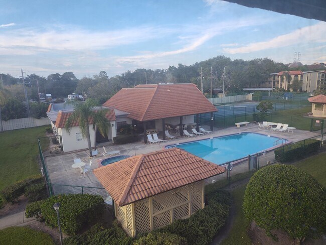 Foto del edificio - 2440 Winding Creek Blvd