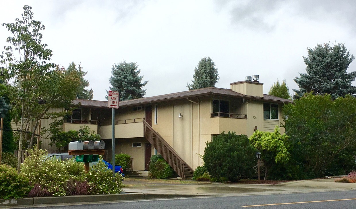 Primary Photo - 725 Rainier Blvd N