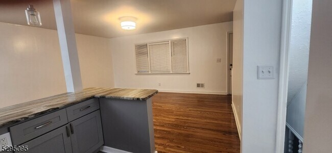 Foto del edificio - 348 E Albert St