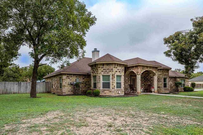 Building Photo - 305 Bolner Ln