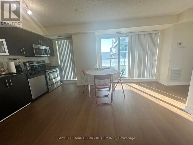 Photo du bâtiment - 50 Town Centre Court