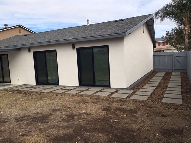Building Photo - 2147 Lindale Ave