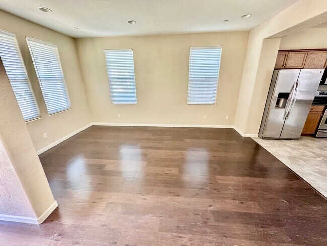 Foto del edificio - 7352 E Robinson Ave