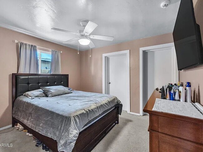 Foto del edificio - 2801 W Glenrosa Ave