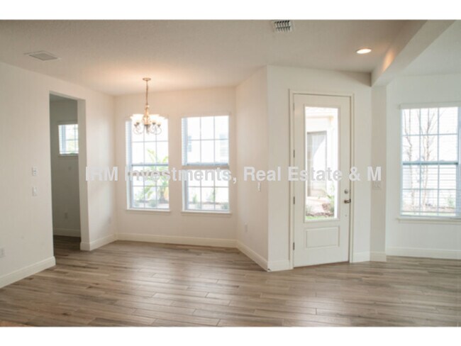 Foto del edificio - 3 bed 2.5 bath townhome 2 car garage
