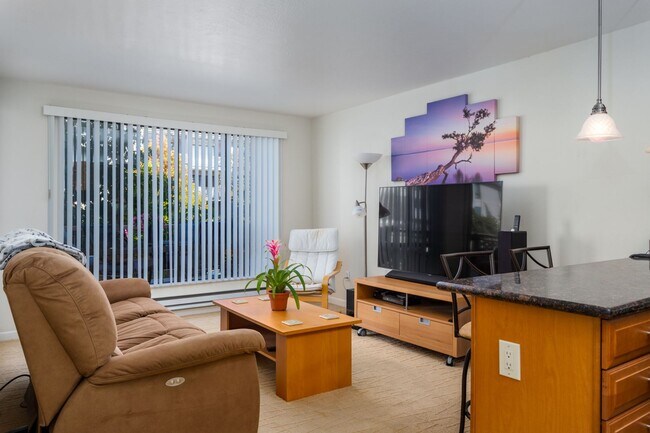 Foto del edificio - Just landing in the East Bay? Fully Furnis...