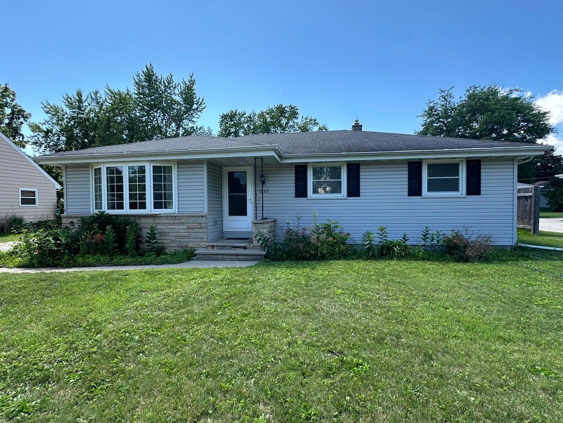 Foto principal - 1067 Meadow Ln