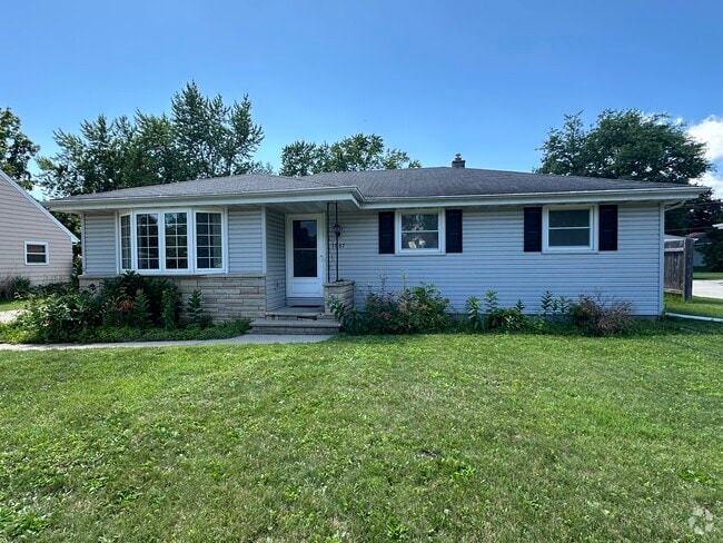 Building Photo - 1067 Meadow Ln