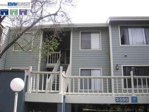 Building Photo - 3580 Birchwood Terrace