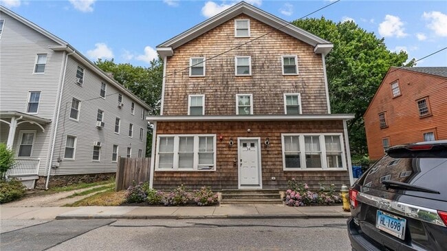 Building Photo - 16 Brinley St