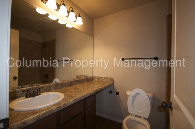 Building Photo - Kelly's Cove Duplex Available Now!