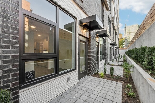 Building Photo - Koz Uptown