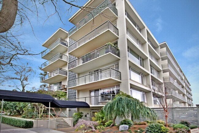 Foto del edificio - 2040 43rd Ave E