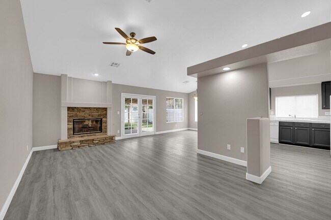 Building Photo - Single Story Guard-Gated Living with Golf Course Access