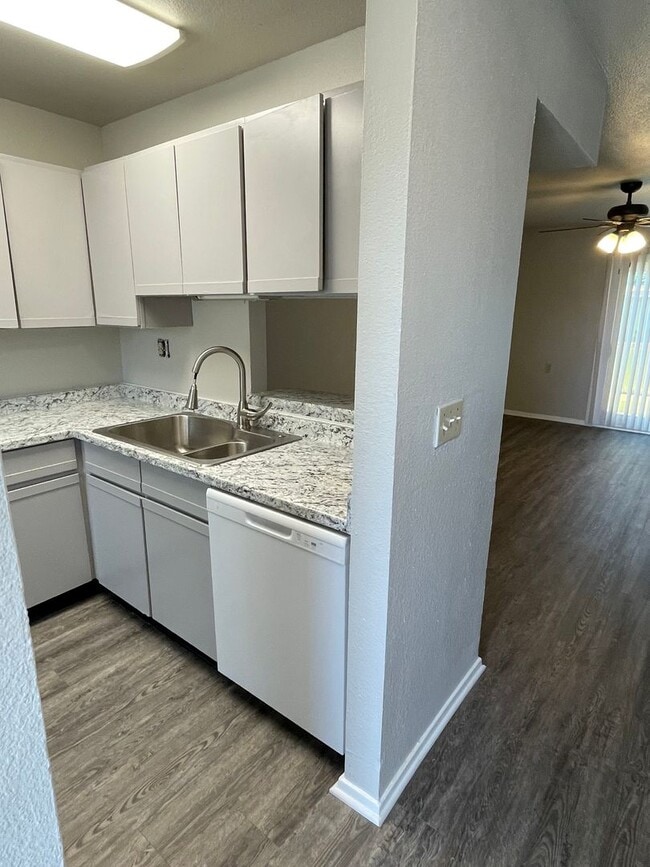 Building Photo - 3 BEDROOM 2 BATH CONDO BY UNT