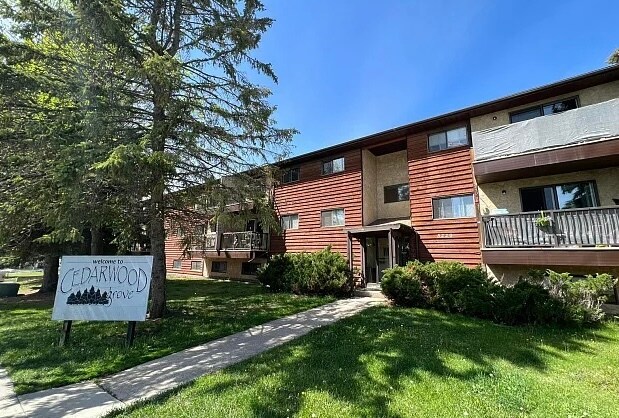 Primary Photo - 5220 41 St