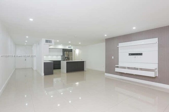 Building Photo - 7126 Ballantrae Ct