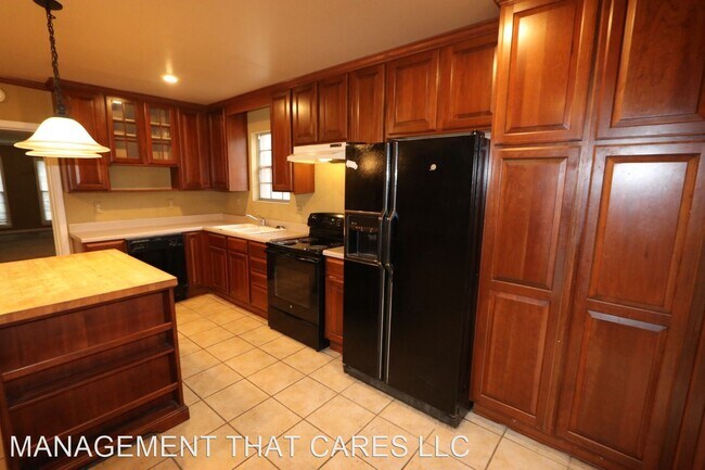 Building Photo - 2 br, 1.5 bath House - 575 S. Goodlett Street