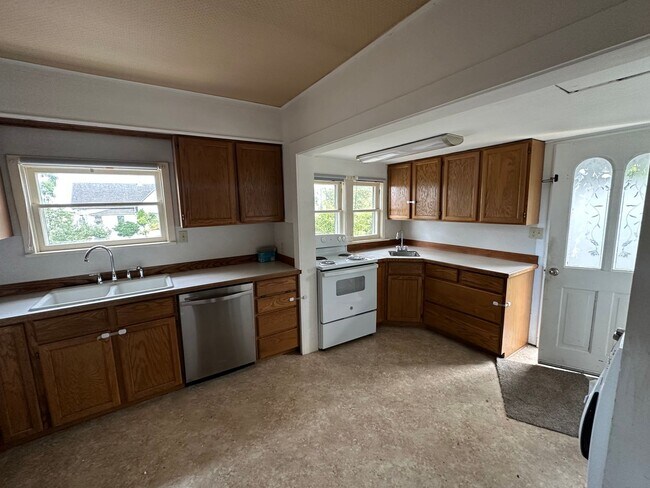 Building Photo - Bayview 3 Bedroom