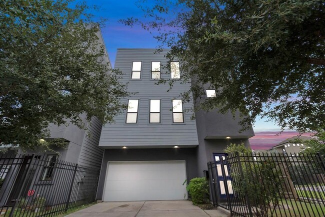 Building Photo - 2119 Hadley St