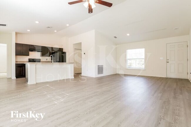 Building Photo - 3685 Parade Terrace