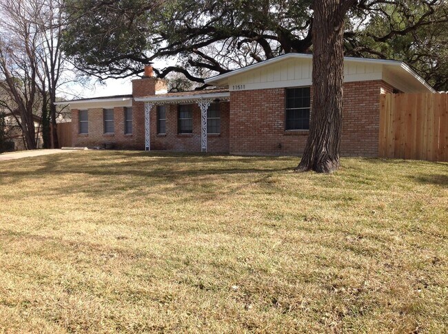 Building Photo - Gorgeous Remodel - North Austin Home!