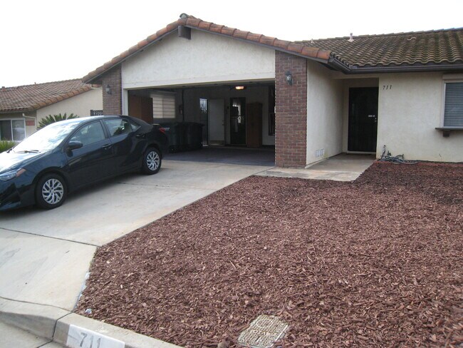Building Photo - 711 Honeydew Ln