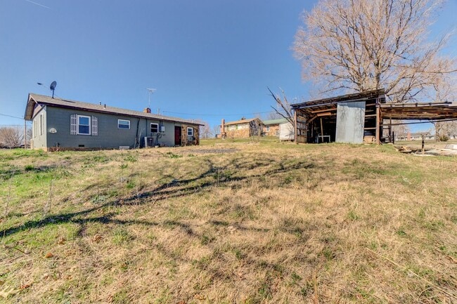 Building Photo - 3 Bed | 1 Bath in Coweta!