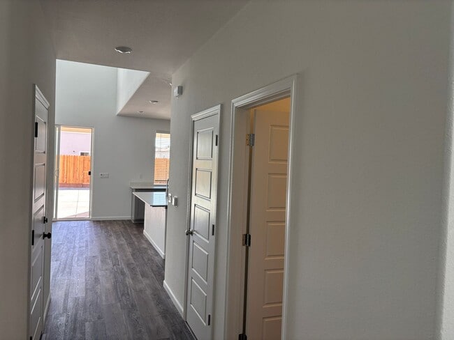 Building Photo - Stunning New Home