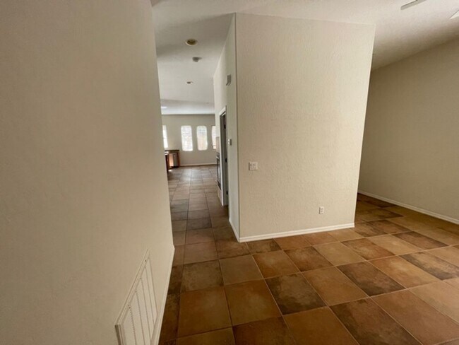 Foto del edificio - WINDSOR AT QUEENSRIDGE