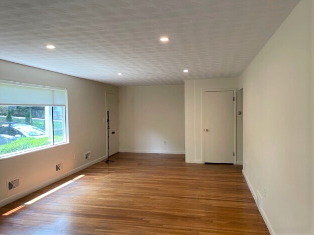 Building Photo - 10 Madoc St