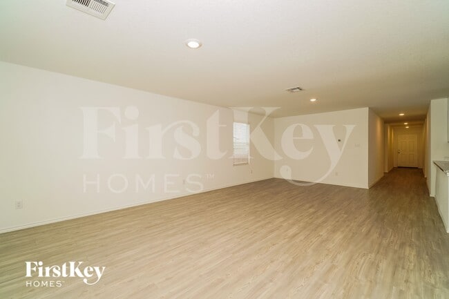 Foto del edificio - 13022 Rosemary Cove