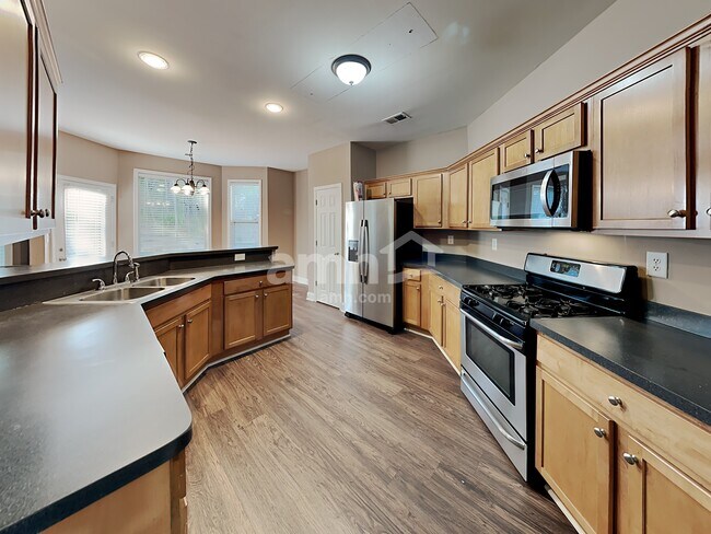 Building Photo - 507 S Fortune Way