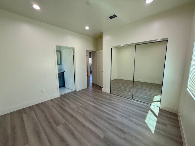 Building Photo - Brand New 2 Bed, 2 Bath